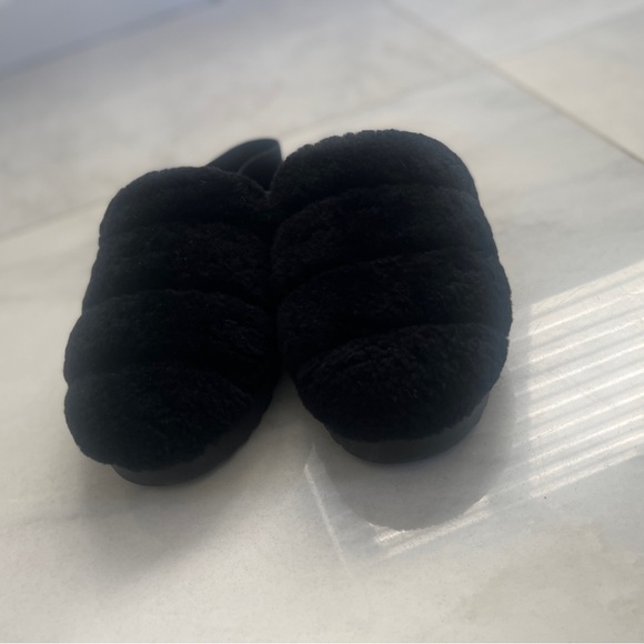 Womens Ugg slippers - Picture 2 of 12